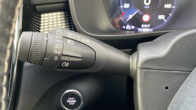 Volvo Xc40 2.0 B4P R DESIGN 5dr Auto Petrol Estate